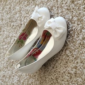 Girls white dress shoes
